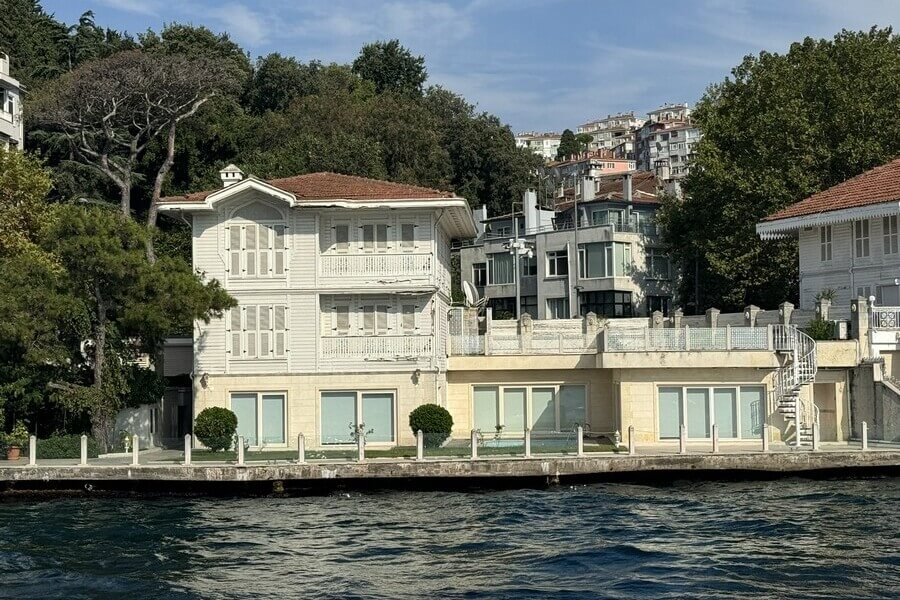 Elbiseci Ahmet Bey Yalısı